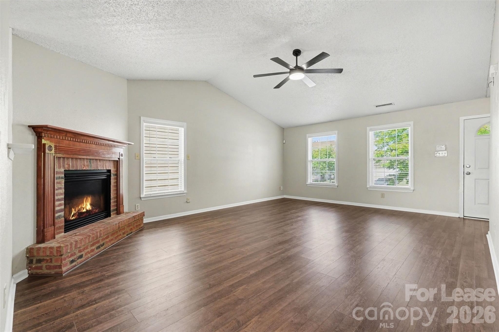836 Chastain Avenue - Photo 3