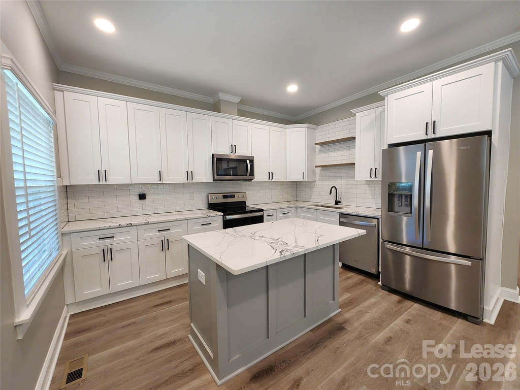 411 W 6th Avenue - Photo 2