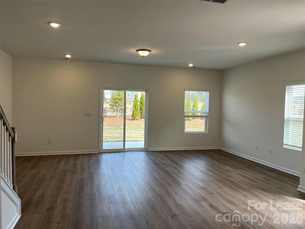 1014 Overbrook Place - Photo 3