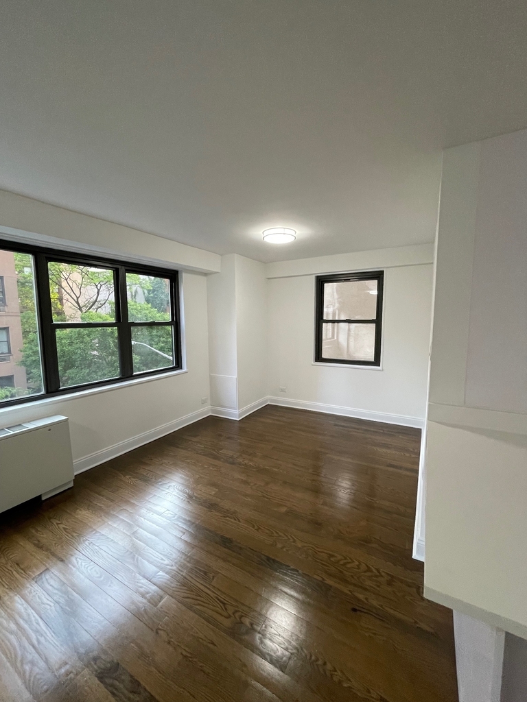 East 16th Street - Photo 2