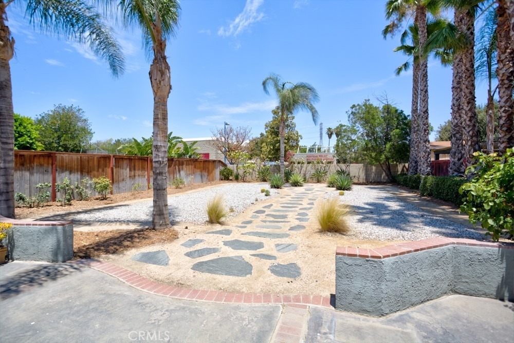 14794 Goldenrain - Photo 50