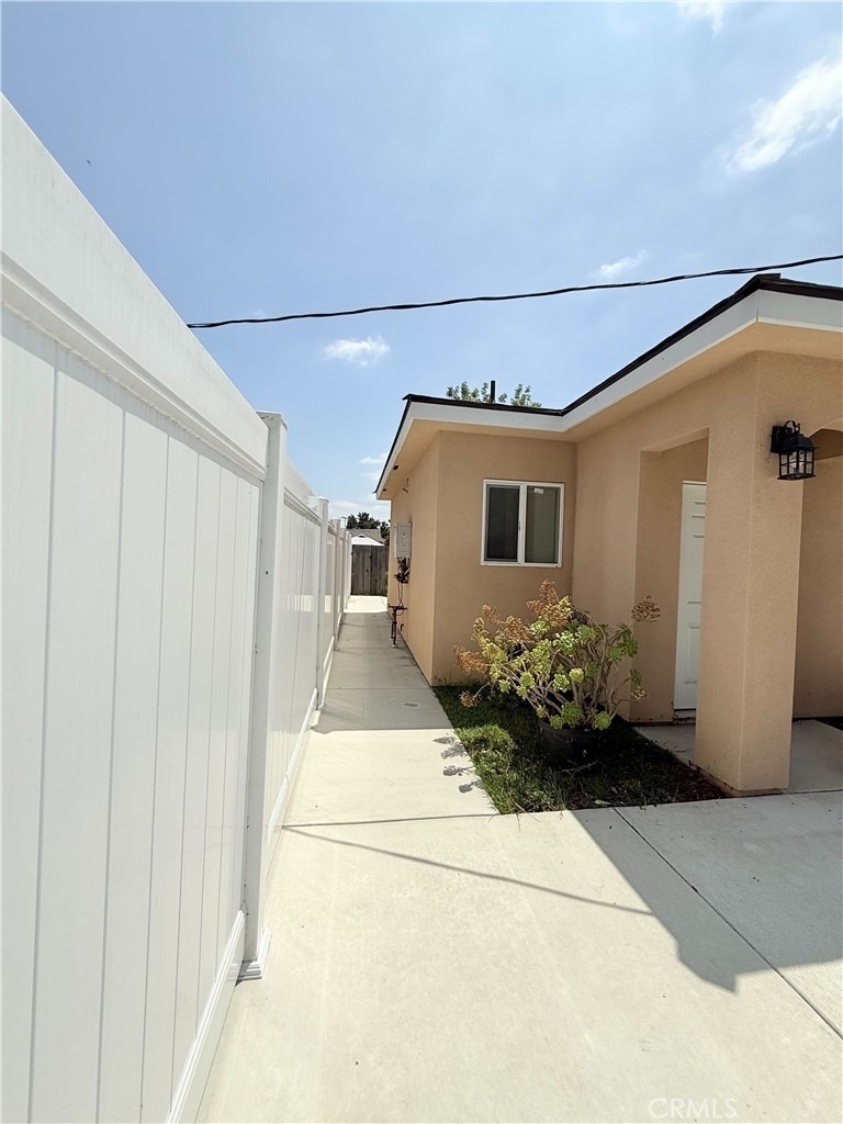 4831 Fiesta Ave Unit B - Photo 2