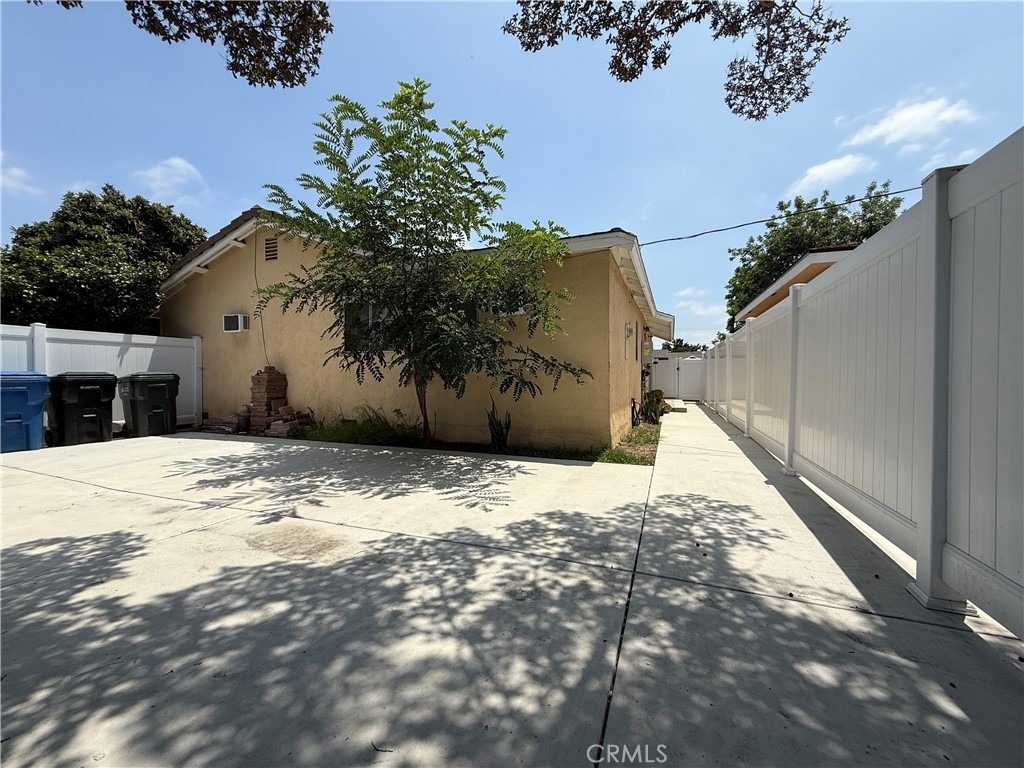 4831 Fiesta Ave - Photo 4