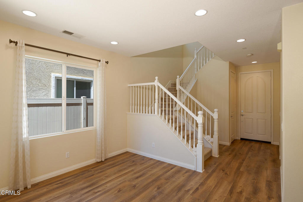 326 Lakeview Court - Photo 5