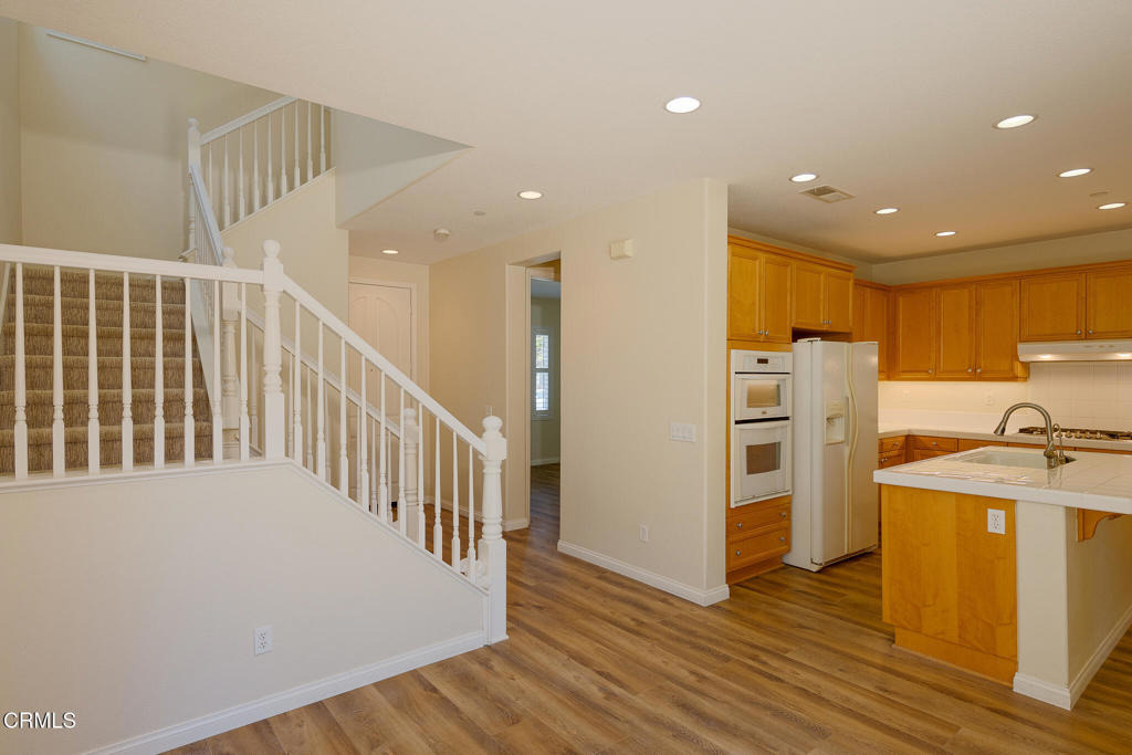 326 Lakeview Court - Photo 6