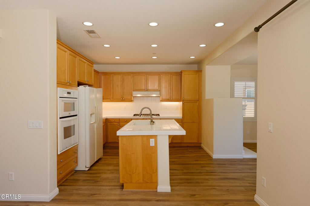 326 Lakeview Court - Photo 11