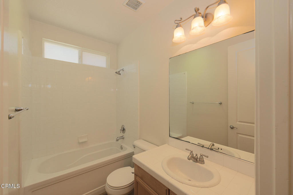 326 Lakeview Court - Photo 9