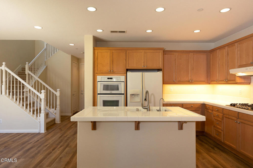 326 Lakeview Court - Photo 3