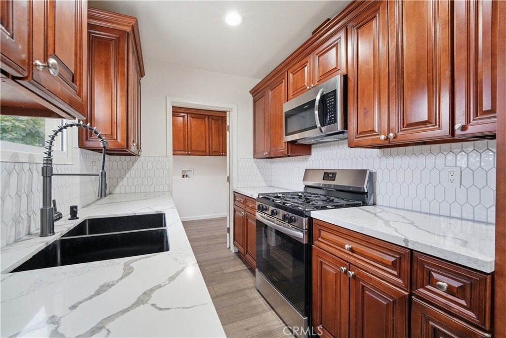 7620 Variel Avenue - Photo 9