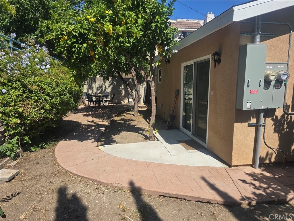421 W Lexington - Photo 18