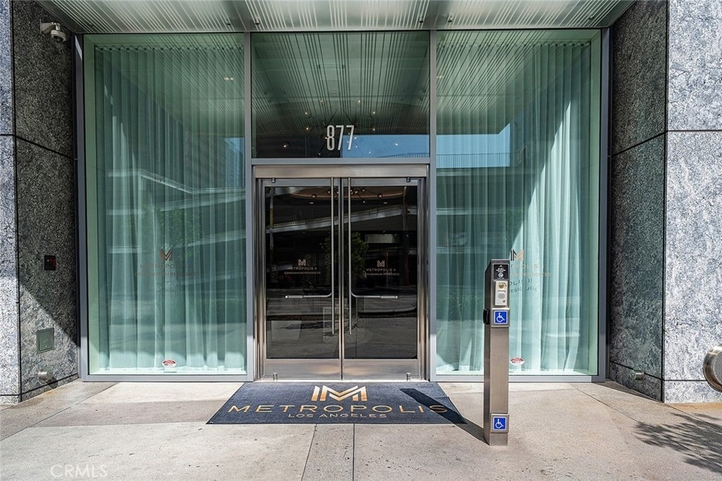 877 Francisco - Photo 1