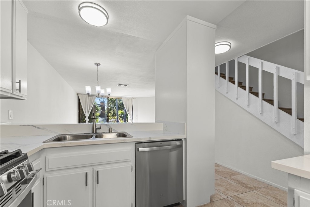 12750 Centralia Street - Photo 7