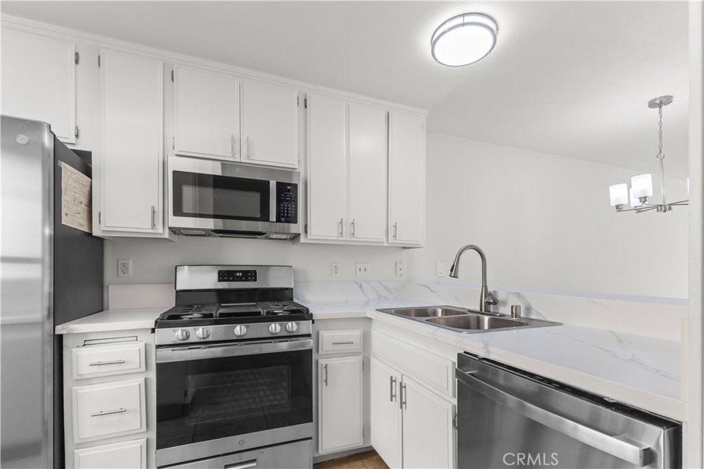 12750 Centralia Street - Photo 3