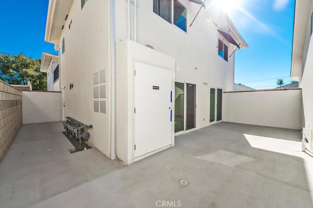 555 N Olive Street - Photo 6
