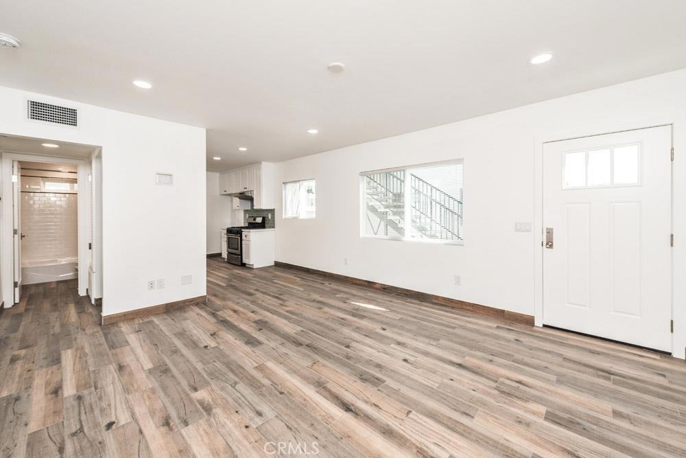 555 N Olive Street - Photo 3