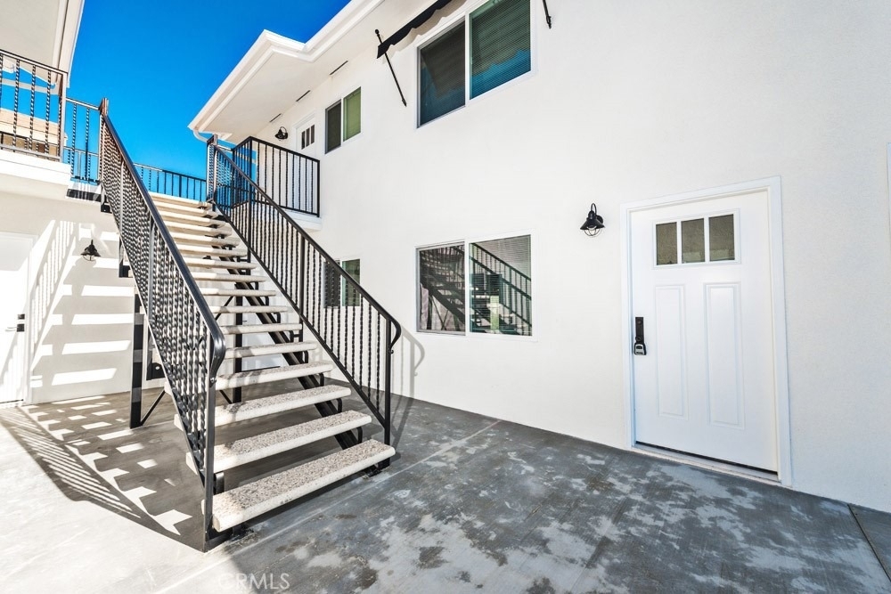 557 N Olive Street - Photo 0