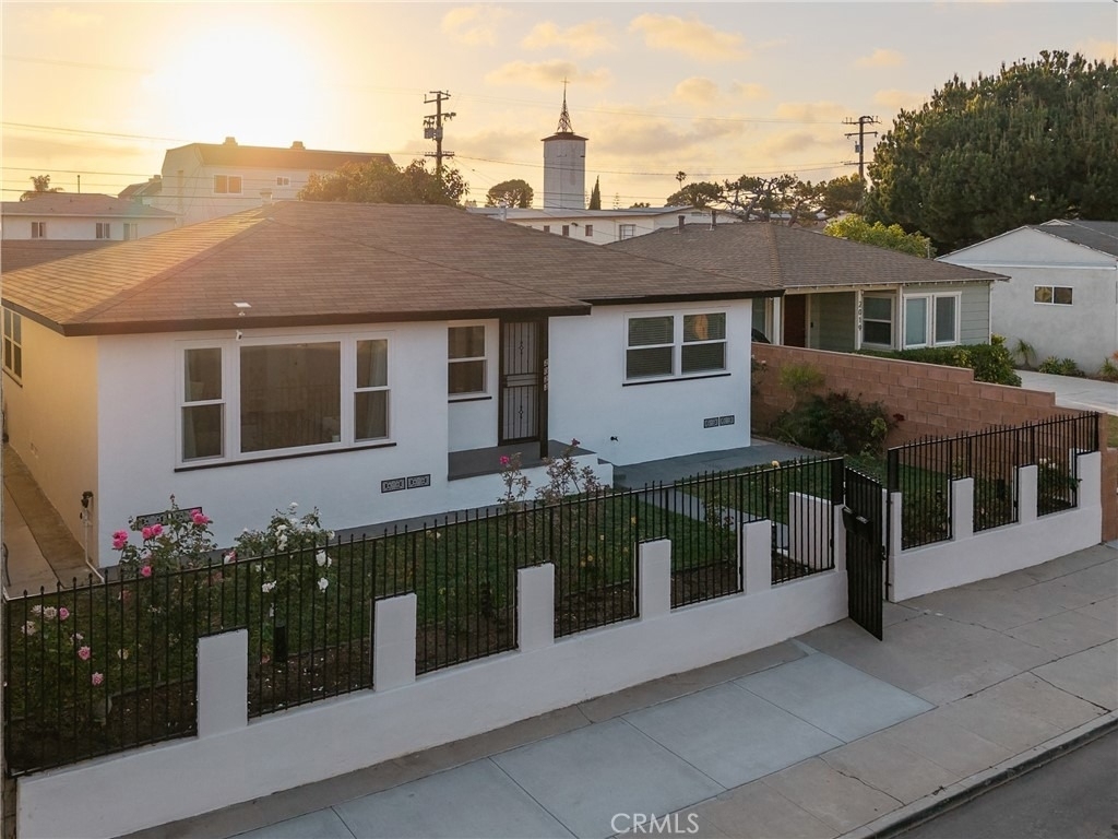 2023 Border Avenue - Photo 3