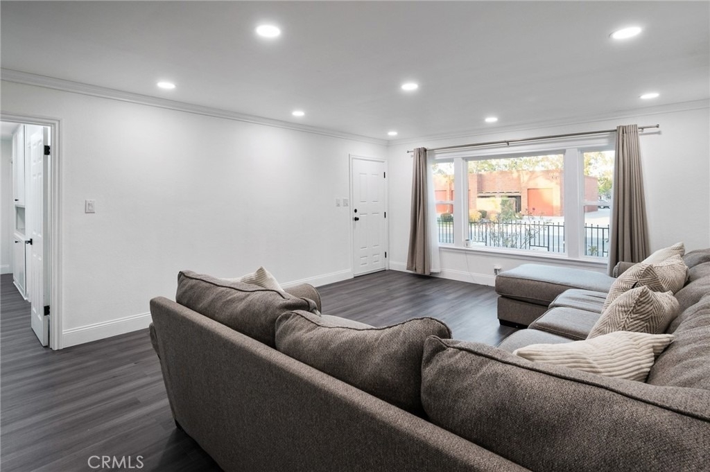 2023 Border Avenue - Photo 12