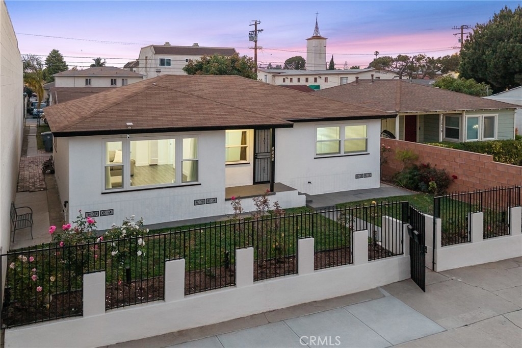 2023 Border Avenue - Photo 2
