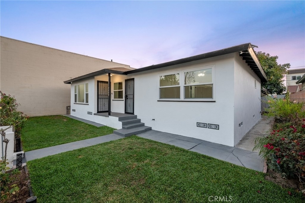 2023 Border Avenue - Photo 4