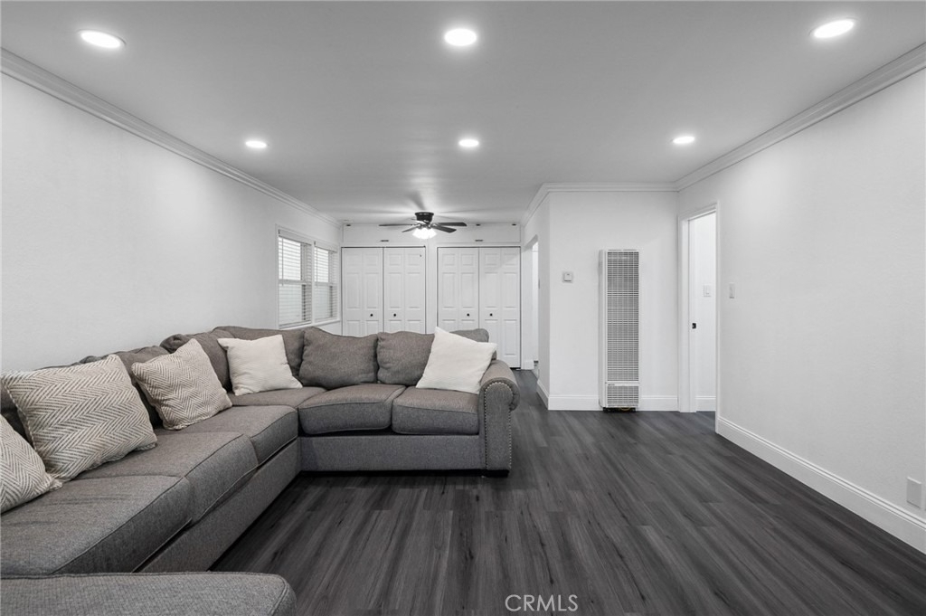 2023 Border Avenue - Photo 10