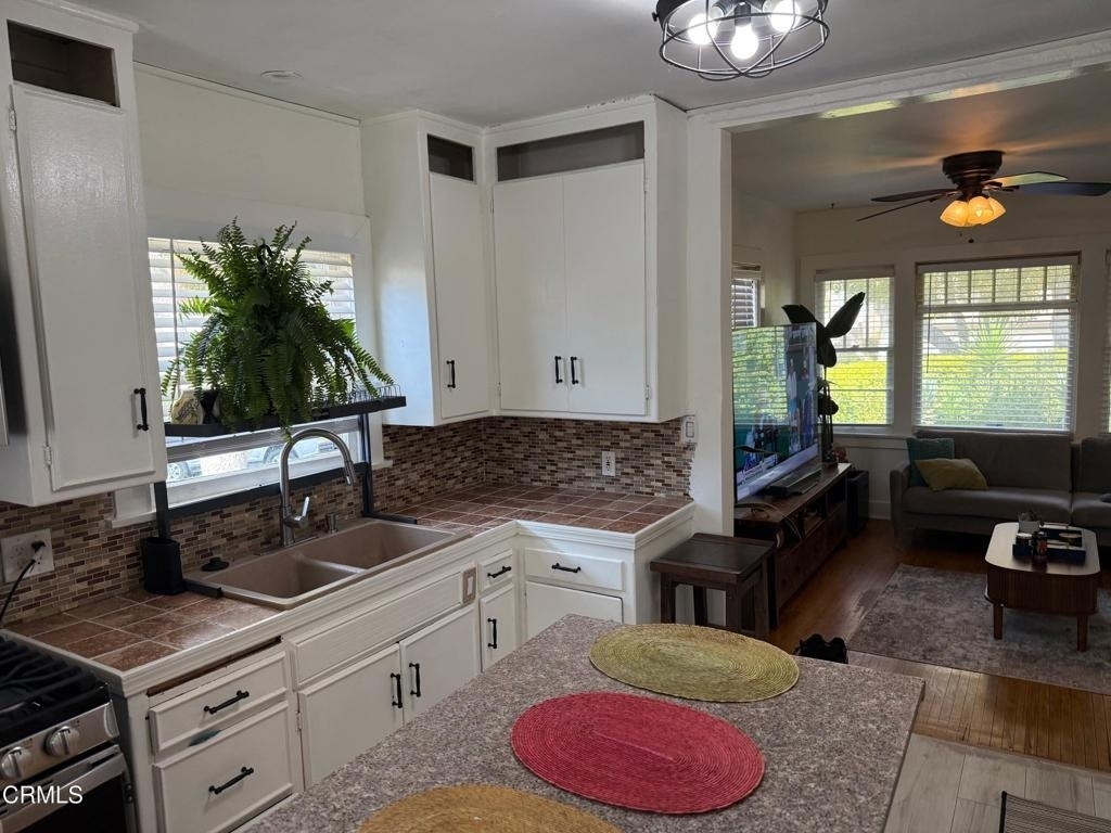 3216 Sherwood Avenue - Photo 9