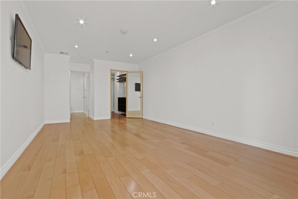 121 S Hope Street - Photo 4