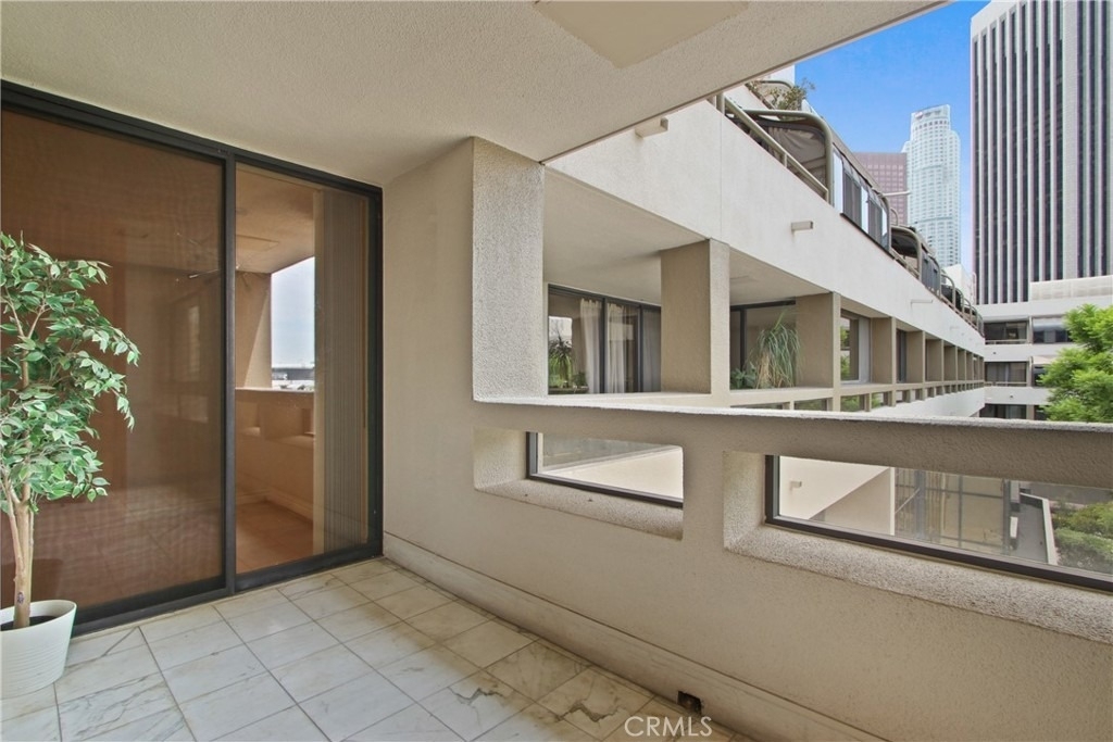 121 S Hope Street - Photo 10