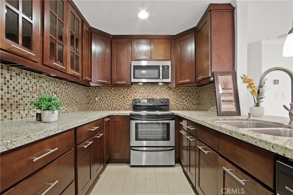 121 S Hope Street - Photo 1