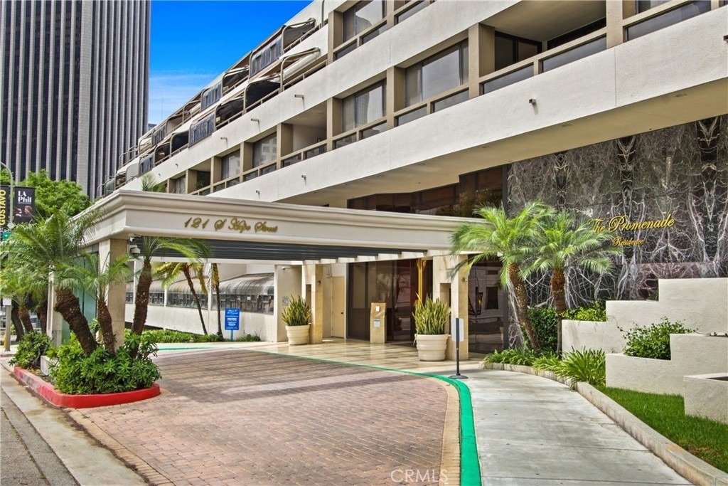 121 S Hope Street - Photo 0