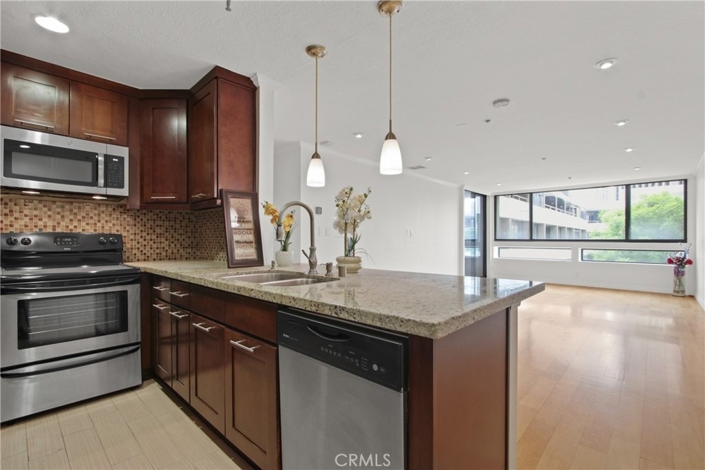 121 S Hope Street - Photo 2