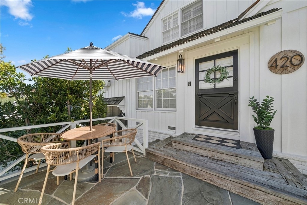420 Acacia - Photo 1