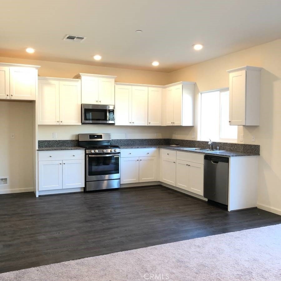 623 Phelps - Photo 1