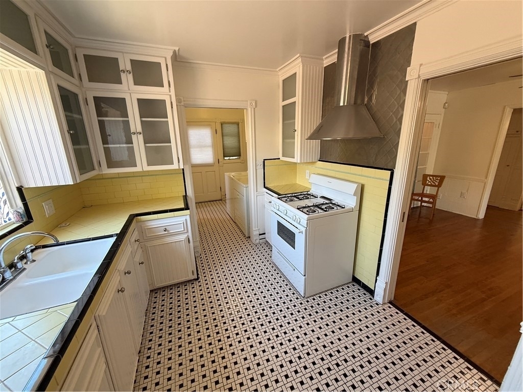 929 E Grand Boulevard - Photo 7