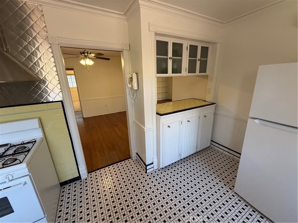 929 E Grand Boulevard - Photo 8