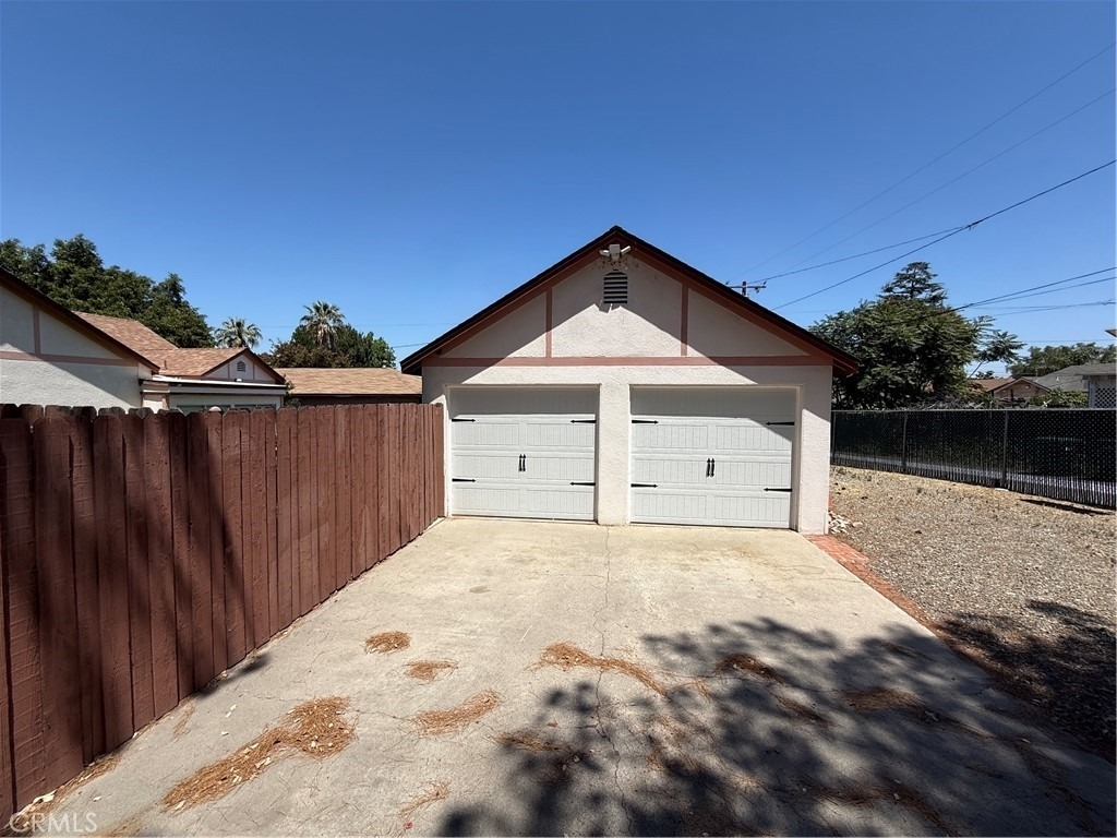 929 E Grand Boulevard - Photo 21