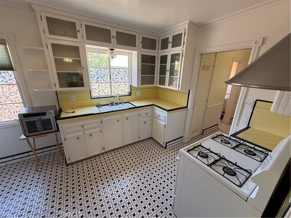 929 E Grand Boulevard - Photo 6