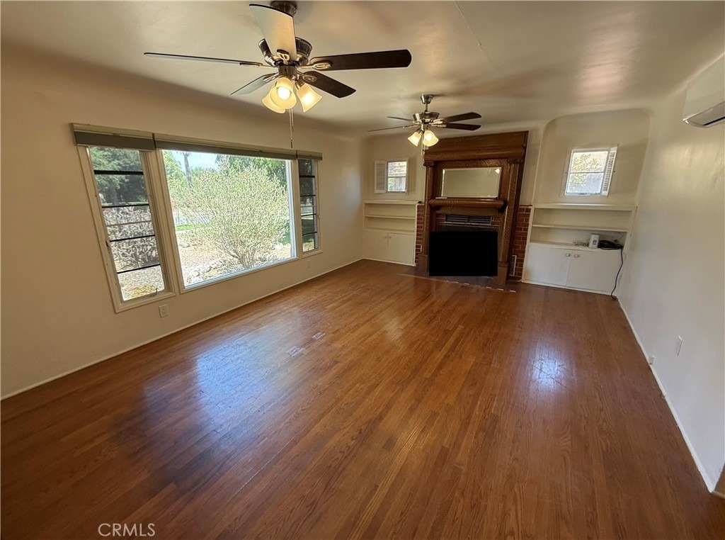 929 E Grand Boulevard - Photo 1