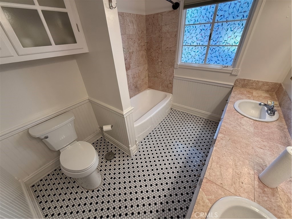 929 E Grand Boulevard - Photo 13