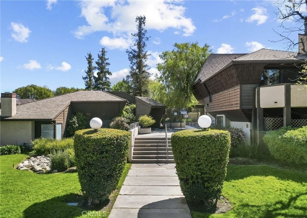 15050 Sherman Way - Photo 2