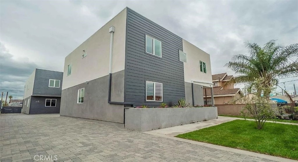 127 W Imperial - Photo 0