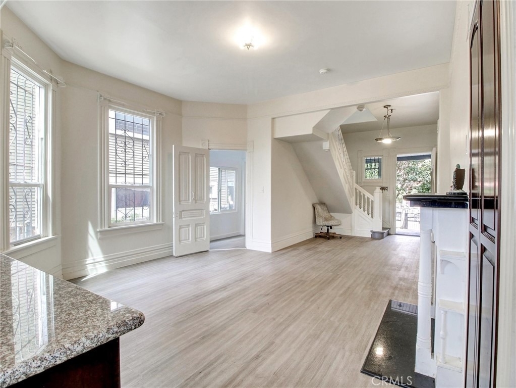 614 E 23rd - Photo 11