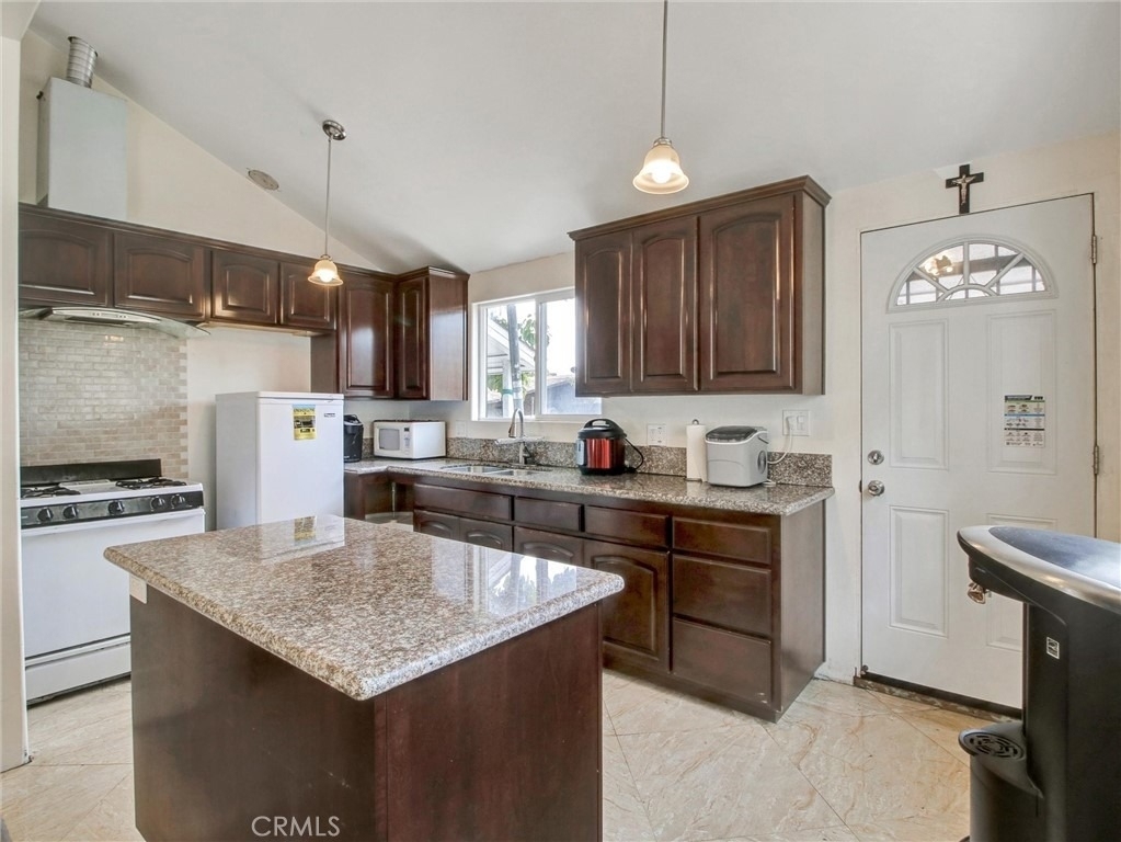 614 E 23rd - Photo 13