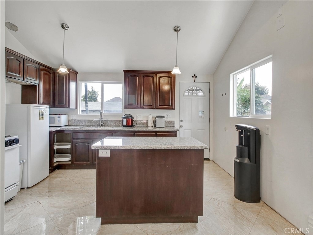 614 E 23rd - Photo 12