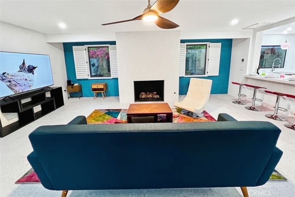 1523 E San Lorenzo - Photo 3