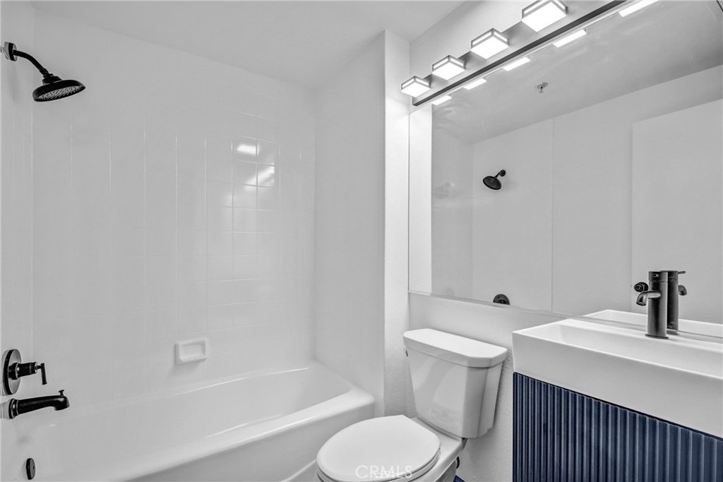 217 E Commonwealth - Photo 20