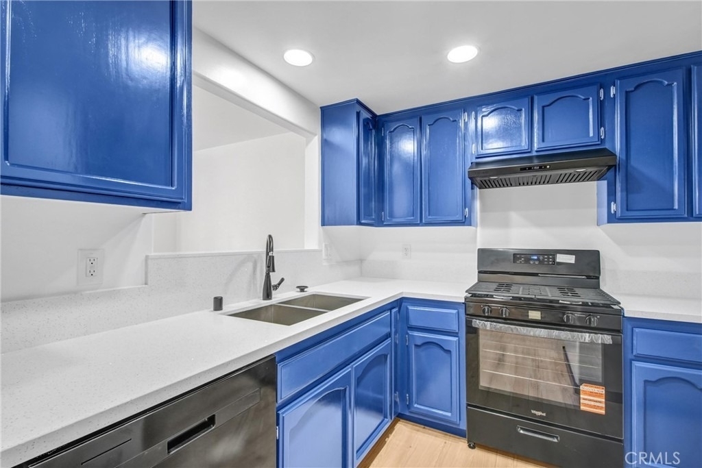 217 E Commonwealth - Photo 9
