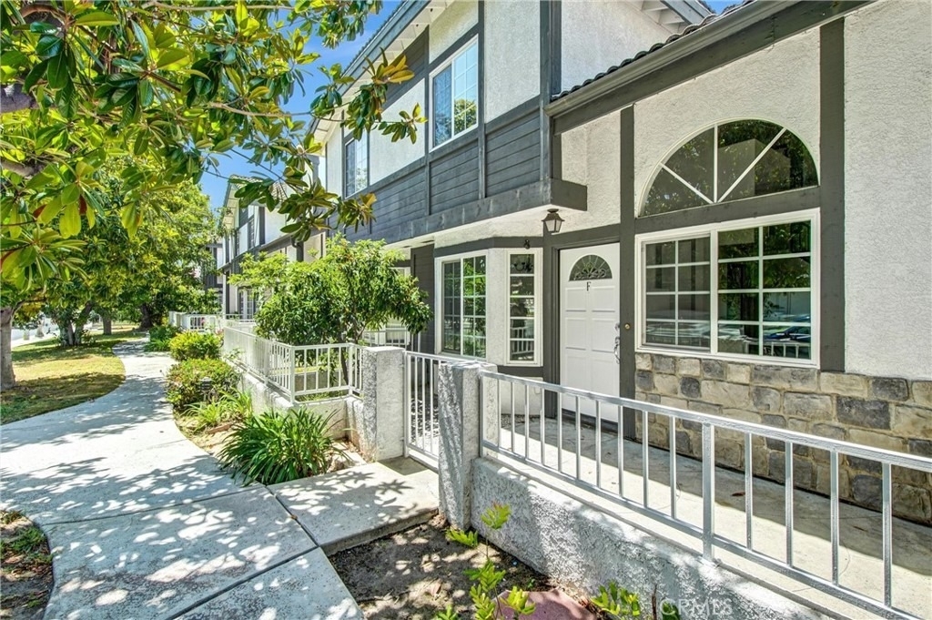 217 E Commonwealth - Photo 1