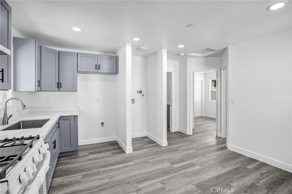 1021 Columbia - Photo 5