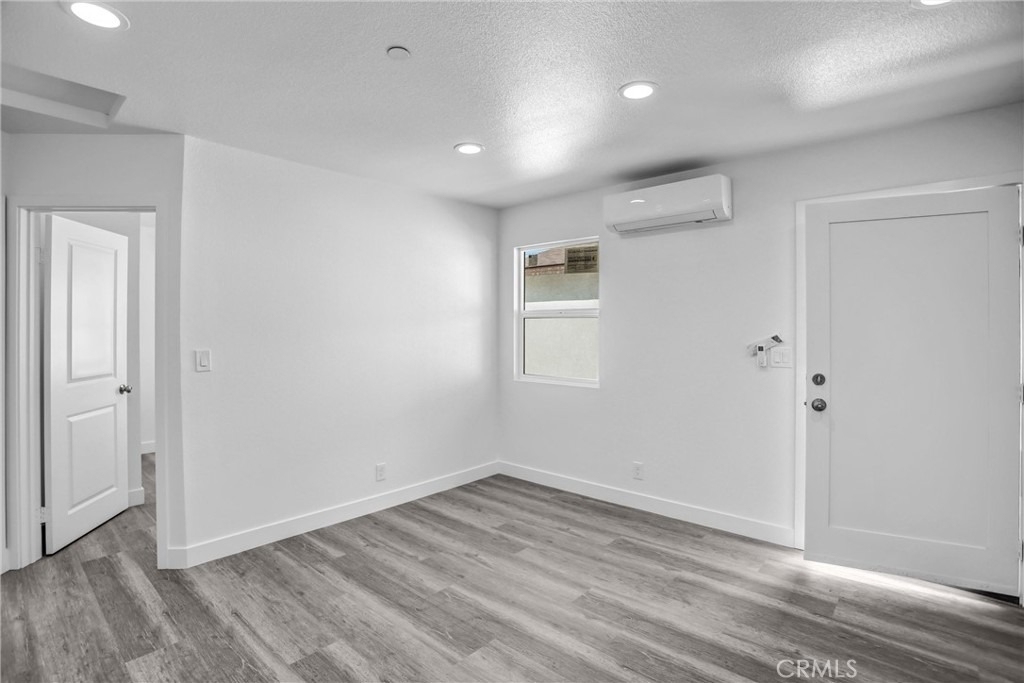 1021 Columbia - Photo 2
